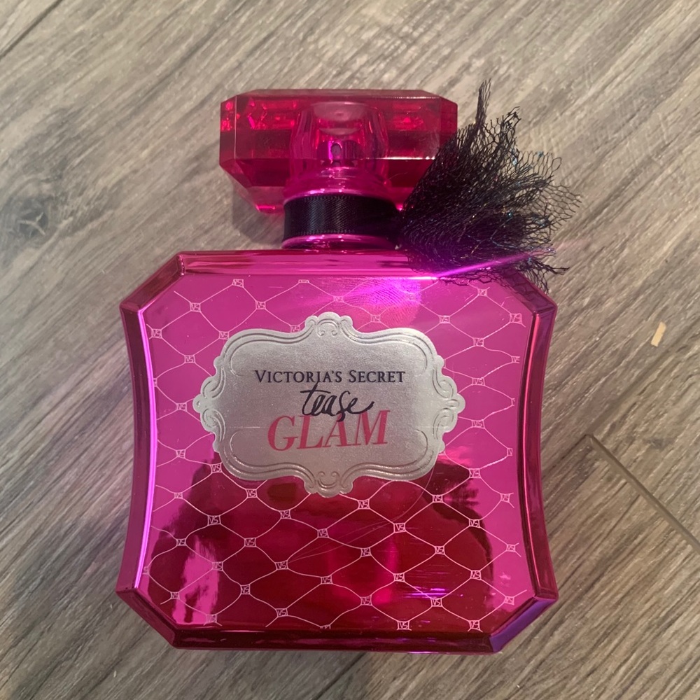 VS Tease Glam